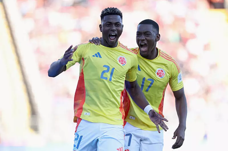 احتفال نيسر فياريال مهاجم كولومبيا